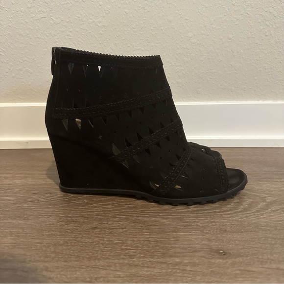 Via Spiga V-Latanya Black Suede Wedge Sandals - 8.5 - Picture 3 of 6